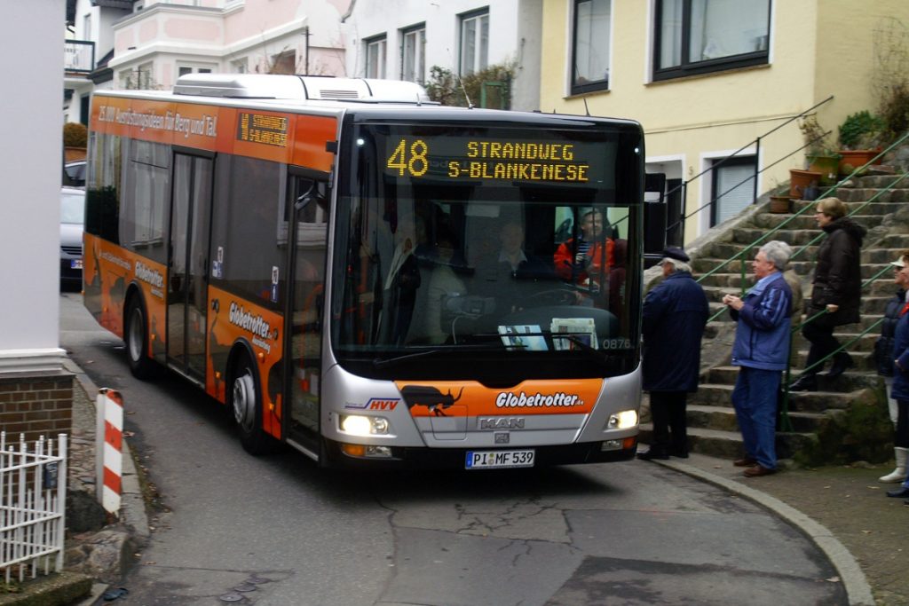 Bergziege ohne rechten Außenspiegel – Im engen Treppenviertel braucht es manchmal unkonventionelle technische Lösungen (Foto: VHH)