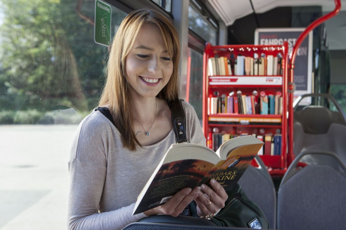 Die Bücher können in den VHH-Bussen gelesen oder mit nach Hause genommen werden.