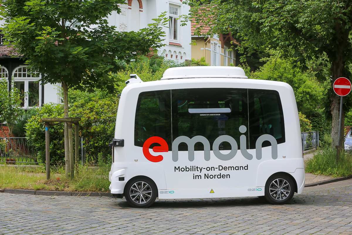 Das emoin-Shuttle unterwegs im Bergedorfer Villenviertel.