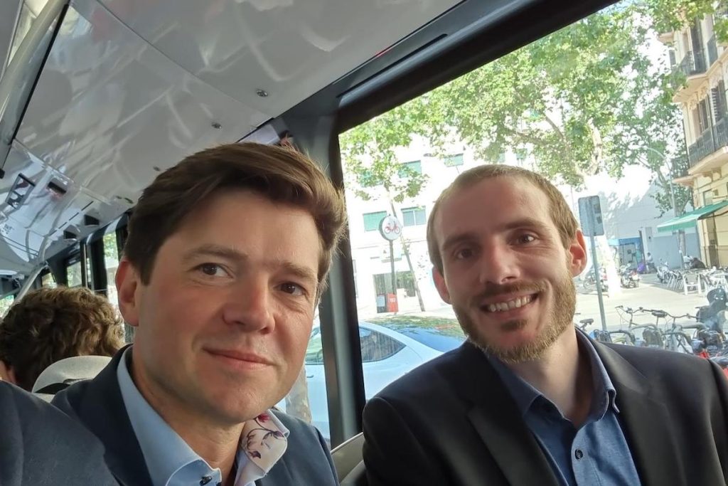 Fabian Zimmer ist Projektmanager für Digitalisierung und E-Mobilität bei der VHH. Gemeinsam mit Christian Thoss, Leiter Digitalisierung bei der VHH, reiste er nach Barcelona.