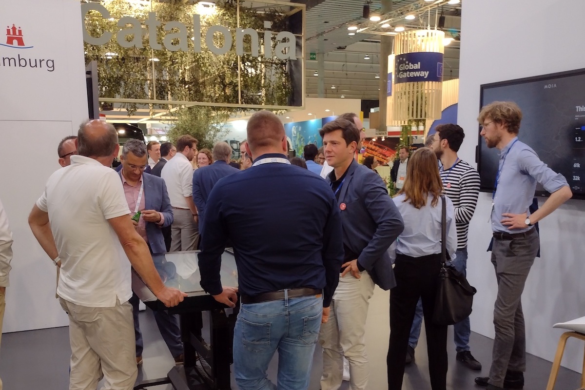 Reger Austausch am Hamburg-Stand bei der Fachmesse UITP in Barcelona