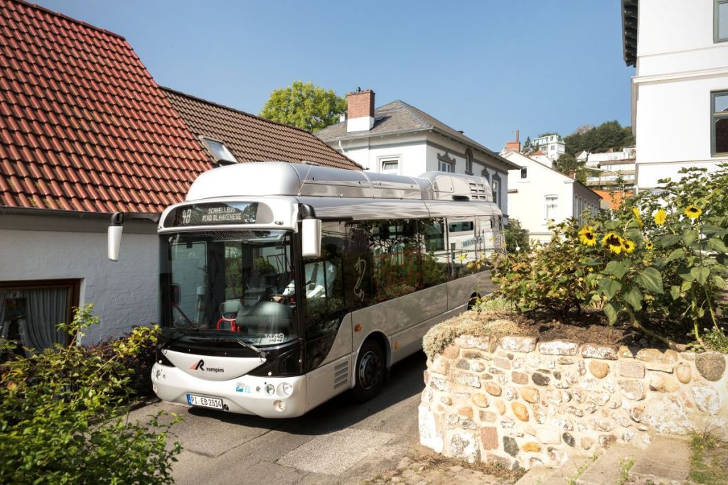 Seit 2014 ist ein E-Bus von vhh.mobility im Treppenviertel in Blankenese unterwegs.