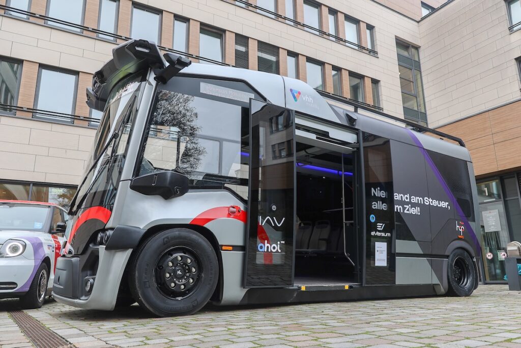 Das modulare E-Shuttle von eVersum ist Basis für das autonome Fahrzeug im Projekt ahoi.