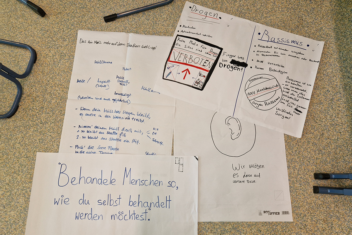ahoi_Verhaltenskodex_4 Die Ergebnisse der Schüler*innen der Schule Maretstraße: Plakate mit den Verhaltensregeln, die sie sich im autonomen Shuttle wünschen.