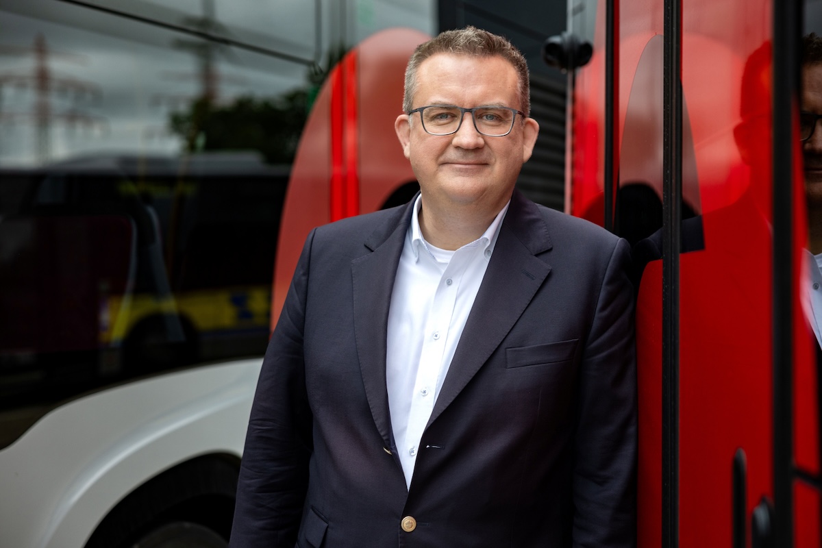 Dr. Lorenz Kasch verlängert als Geschäftsführer bei vhh.mobility, Norddeutschlands zweitgrößtem ÖPNV-Unternehmen.