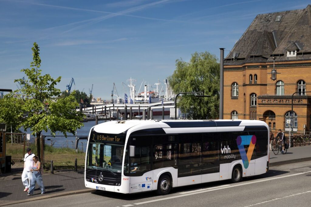 vhh.mobility Bus am Hamburger Hafen