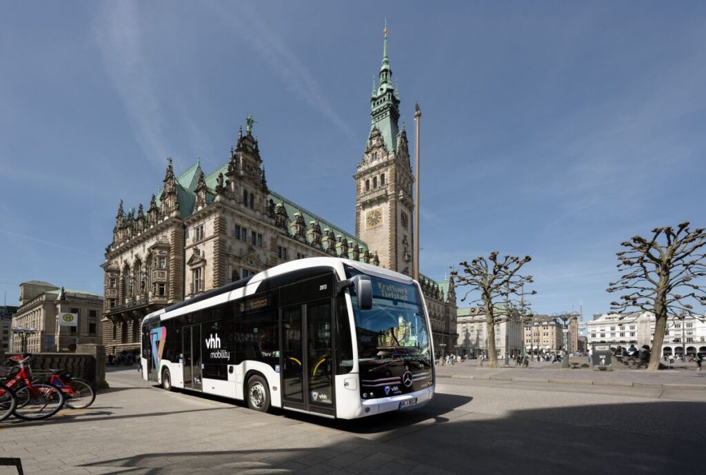 vhh.mobility Bus am Rathausmarkt