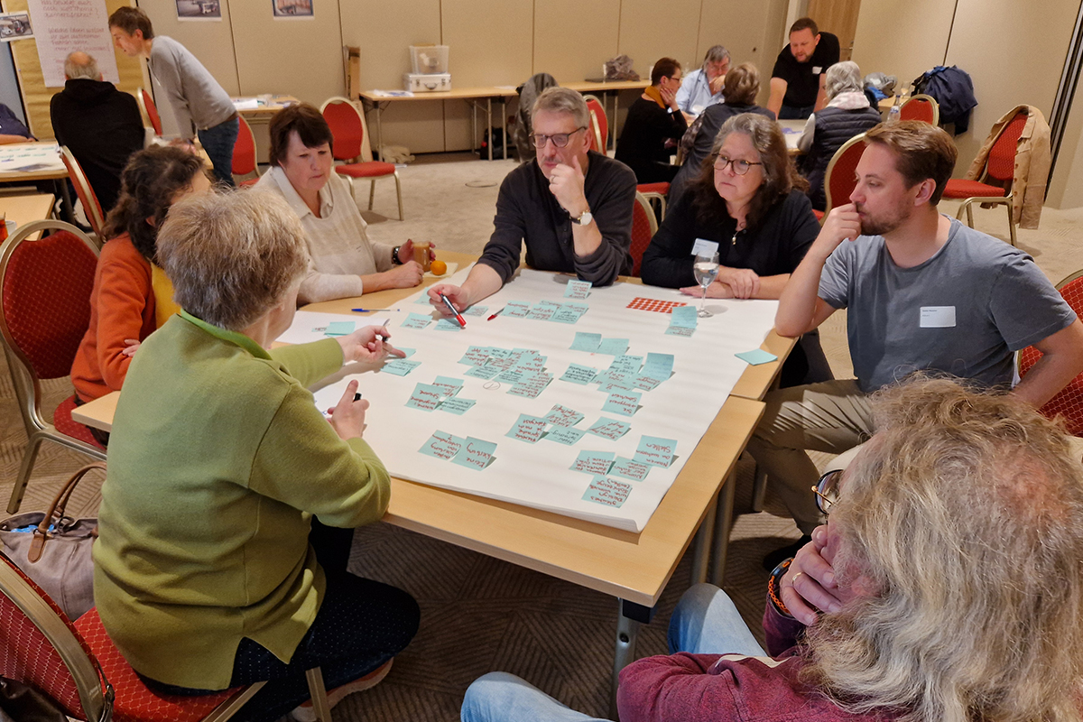 Teilnehmende der Bürgerbeteiligung während der Gruppenarbeit