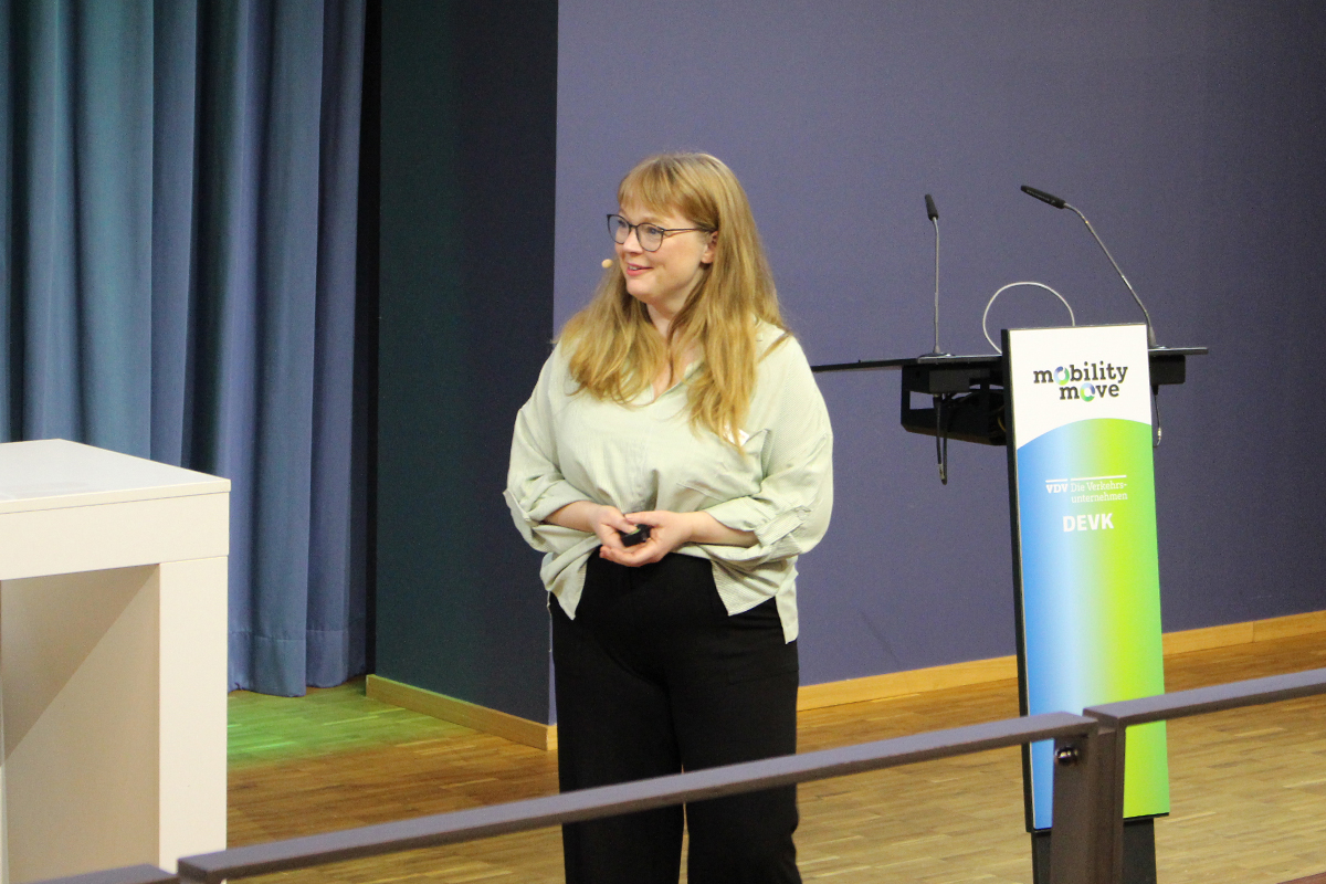 Michelle Mittmann präsentiert die Methoden und Erkenntnisse aus der Bürger*innenbeteiligung im Projekt ahoi.