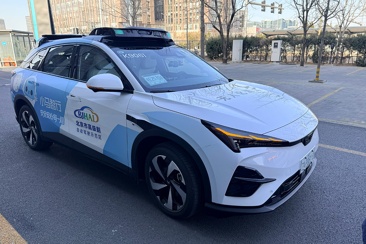 Ein autonomes Taxi („Robotaxi“) von dem Unternehmen Pony.ai in Beijing.