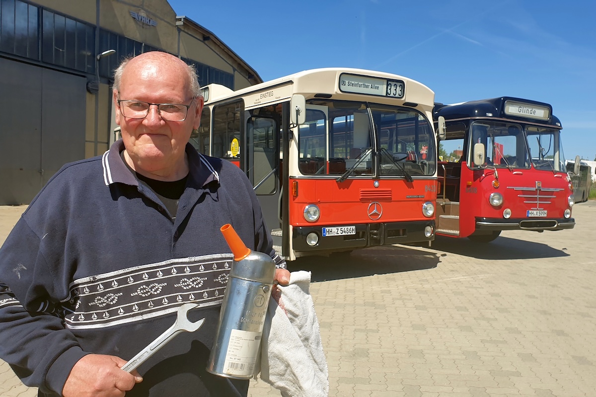 Wir feiern 100 Jahre Busverkehr und 60 Jahre Betriebshof Glinde: vhh.mobility schickt historische Busse auf Linie.