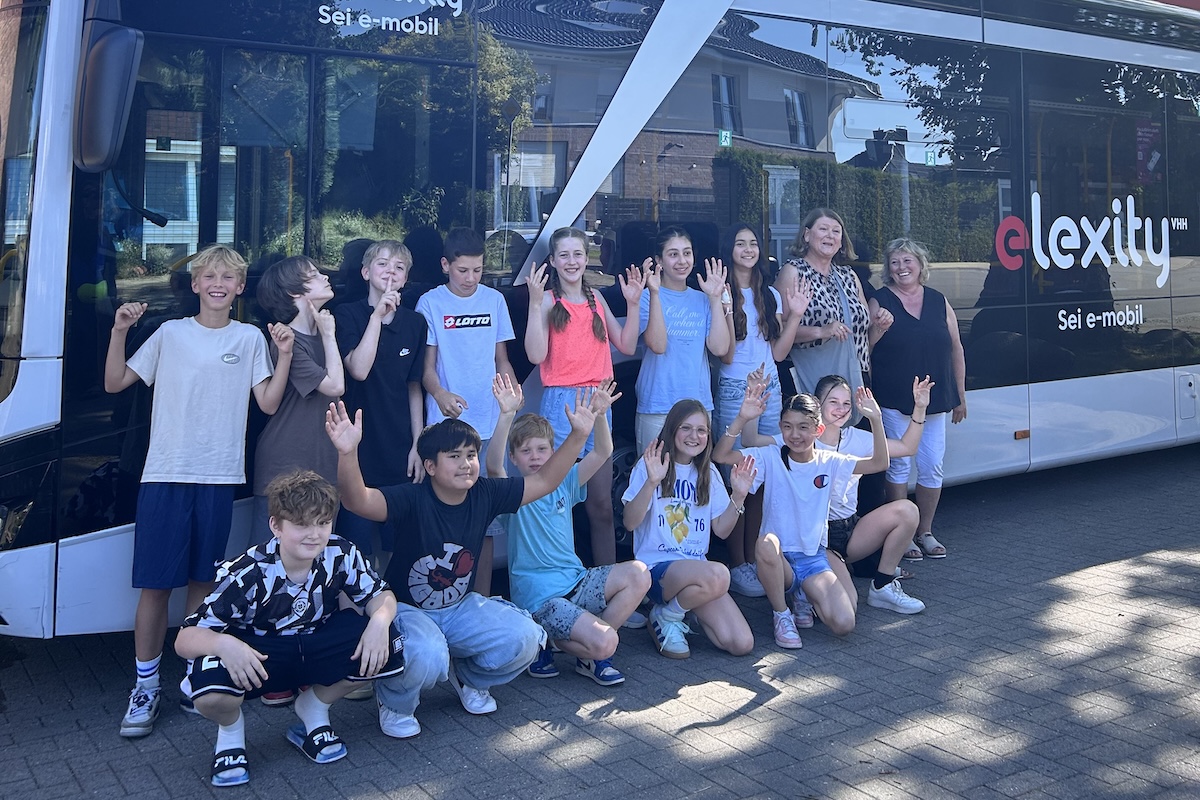 Der Erklärfilm "Sicher unterwegs mit Bus und Bahn" der hvv Schulprojekte wurde mit Kindern der Erich-Kästner-Grundschule in Rellingen entwickelt.