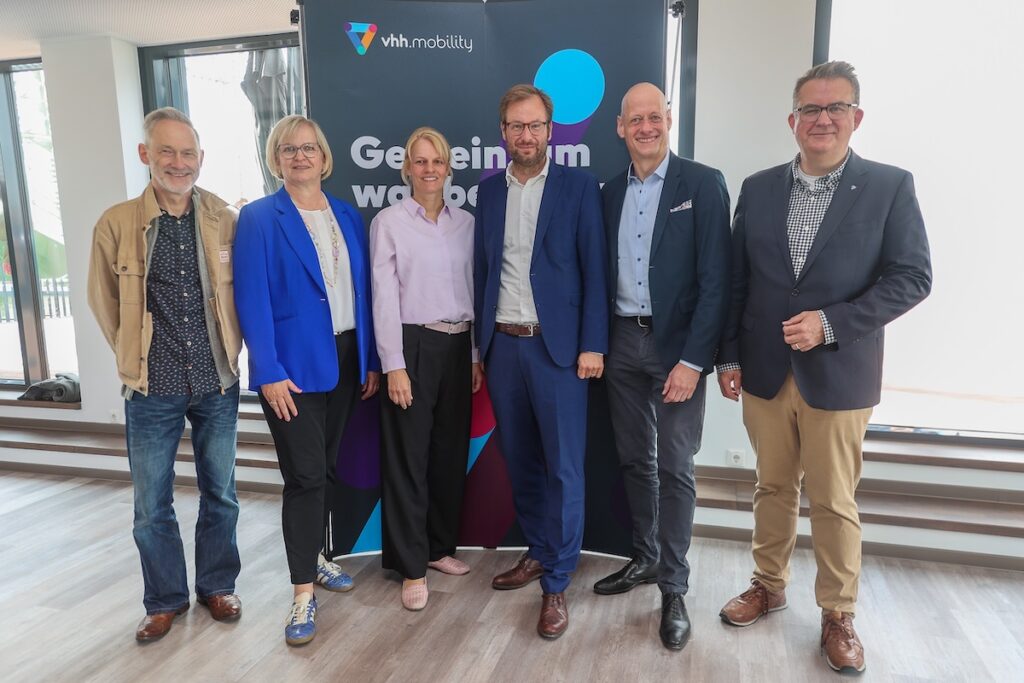 Claudius Mozer, Katrin Schmieder, Dr. Britta Oehlrich, Dr. Anjes Tjarks, Hendrik Schrenk, Dr. Lorenz Kasch Claudius Mozer, Katrin Schmieder, Dr. Britta Oehlrich, Dr. Anjes Tjarks, Hendrik Schrenk, Dr. Lorenz Kasch