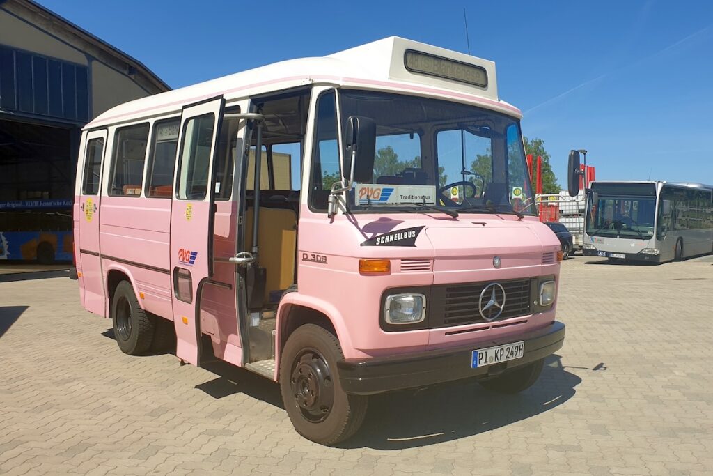 Die rosa Bergziege kommt nach Blankenese. Die rosa Bergziege kommt nach Blankenese.