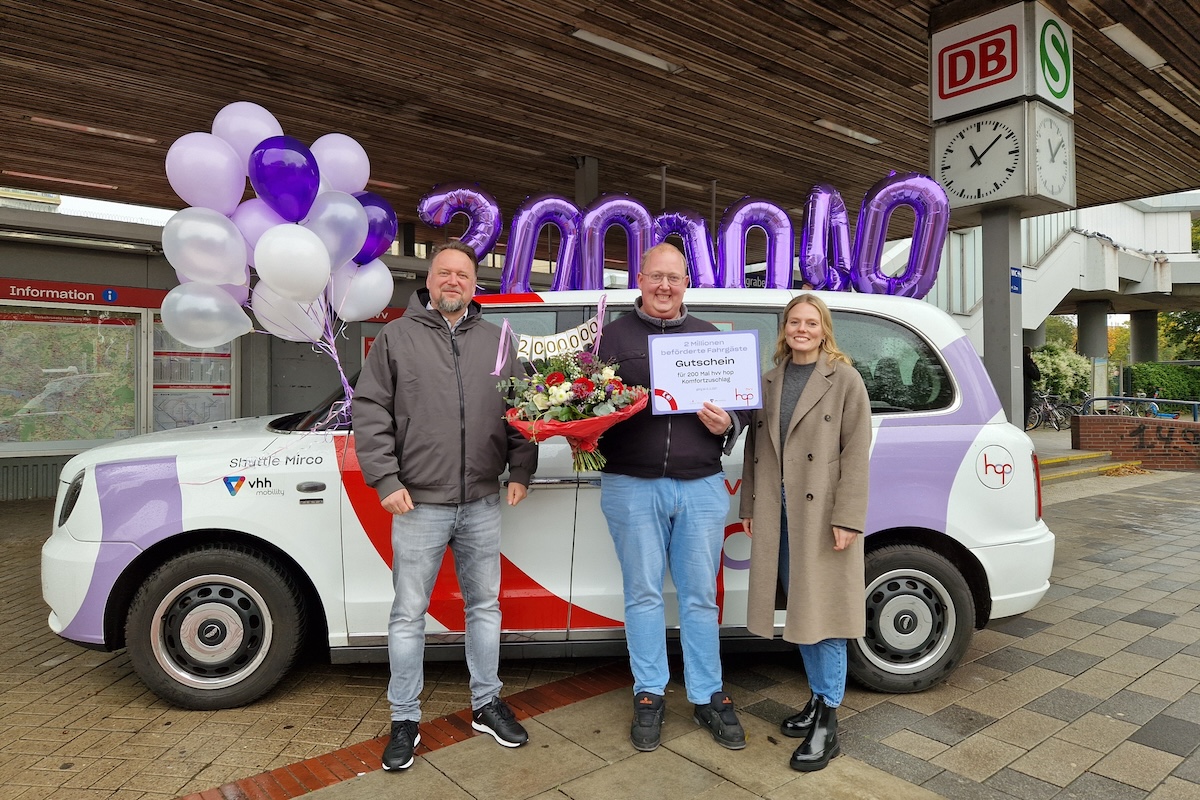 Der On-Demand Service hvv hop feiert 2 Millionen Fahrgäste. Die Stadt Hamburg verlängert zudem hvv hop in Harburg bis Ende 2027.